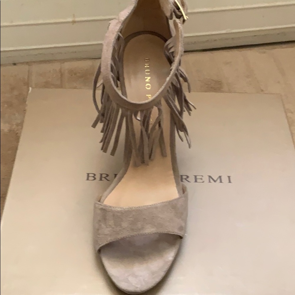 Heels - Picture 3 of 3